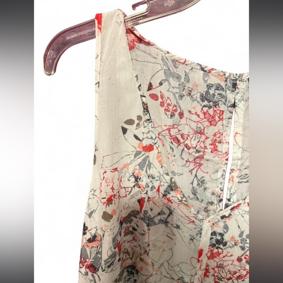 DKNY Jeans brand sleeveless V-neck tank top blouse with a floral print - Picture 7 of 8